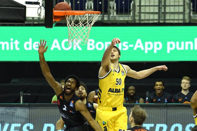 v l George King Chemnitz, Ben Lammers Alba, 07 02 2021, BBL, Alba Berlin vs NINERS Chemnitz , at Mercedes Benz Arena, GER, Berlin, 07 02 2021, BBL, Alba vs NINERS Chemnitz Berlin Copyright: xUwexKoch xEibner-Pressefotox EP_ukh