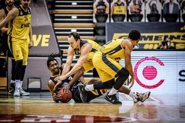 Basketball Oldenburg 07 02 2021 Season 2020 2021 easyCredit BBL 16 Matchday EWE Baskets MHP RIESEN Ludwigsburg Basketball Oldenburg 07 02 2021 Season 2020 2021 easyCredit BBL 16 Matchday EWE Baskets MHP RIESEN Ludwigsburg Jaleen Smith Ludwigsburg, No 03 9, Karsten Tadda, EWE Baskets Oldenburg editorial use only commercial use only by arrangement with the photographer Oldenburg Germany