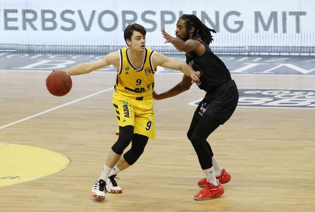 Jonas Mattissek, Marcus Thornton action game scene duel sports basketball BBL Bundesliga men season 2020 2021 07 02 2021 ALBA Berlin vs Niners Chemnitz