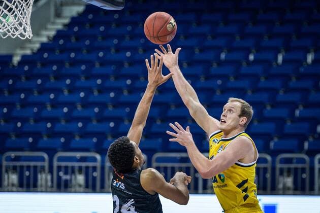 Basketball Berlin 07 02 2021 Season 2020 2021 BBL 1 Bundesliga easyCredit BBL Alba Berlin NINERS Chemnitz Luke Sikma Alba Berlin, No 43 George King Chemnitz, No 24
