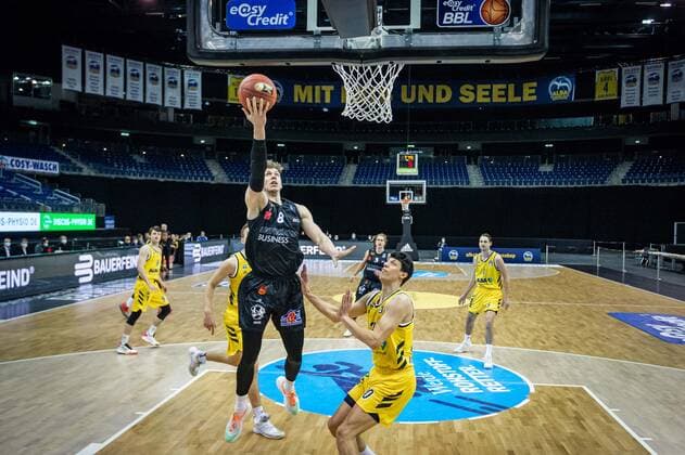 Basketball Berlin 07 02 2021 Season 2020 2021 BBL 1 Bundesliga easyCredit BBL Alba Berlin NINERS Chemnitz Jan Niklas Wimberg Chemnitz, No 08 Jonas Mattisseck Alba Berlin, No 09
