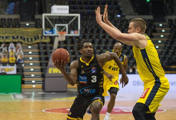GER, Basketball, EWE Baskets Oldenburg vs medi bayreuth 07 02 2021, EWE Arena, Oldenburg, GER, easy Credit BBL, EWE Baskets Oldenburg vs MHP Riesen Ludwigsburg, in picture Jaleen SMITH MHP Riesen Ludwigsburg 3 Rasid MAHALBASIC EWE Baskets Oldenburg 24 nordphotoxRojahn nph00310