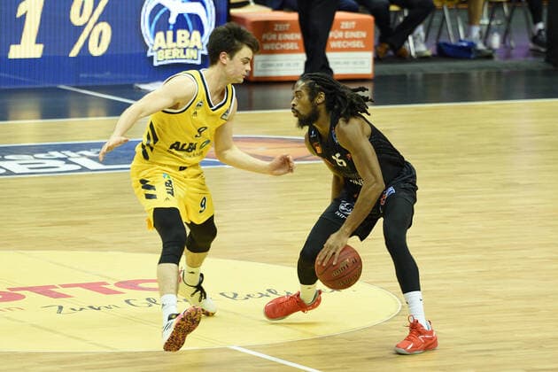 v l Jonas Mattisseck Alba, Marcus Thornton Chemnitz, 07 02 2021, BBL, Alba Berlin vs NINERS Chemnitz , at Mercedes Benz Arena, GER, Berlin, 07 02 2021, BBL, Alba vs NINERS Chemnitz Berlin Copyright: xUwexKoch xEibner-Pressefotox EP_ukh