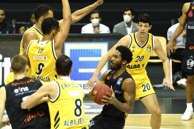 f l Maodo Lo Alba, Marcus Eriksson Alba, Terrell Harris Chemnitz, Simone Fontecchio Alba, 07 02 2021, BBL, Alba Berlin vs NINERS Chemnitz , at Mercedes Benz Arena, GER, Berlin, 07 02 2021, BBL, Alba vs NINERS Chemnitz Berlin Copyright: xUwexKoch xEibner-Pressefotox EP_ukh
