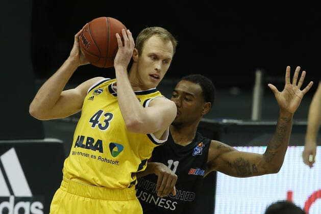 Luke Sikma, Isiaha Mike action game scene duel sports basketball BBL Bundesliga men season 2020 2021 07 02 2021 ALBA Berlin vs Niners Chemnitz