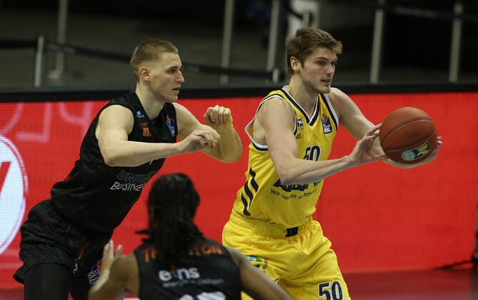 Jonas Richter, Ben Lammers action game scene duel sports basketball BBL Bundesliga men season 2020 2021 07 02 2021 ALBA Berlin vs Niners Chemnitz