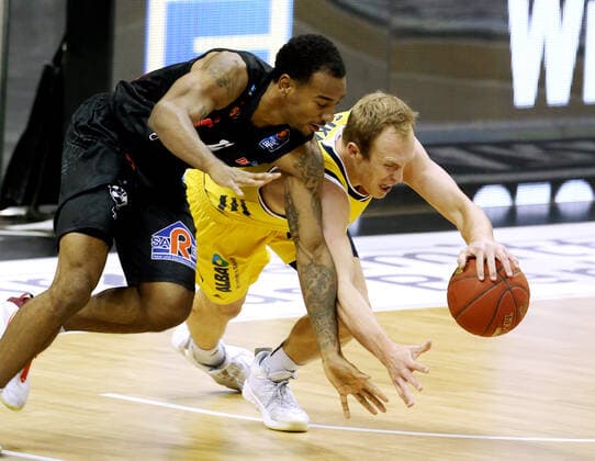 Luke Sikma, Isiaha Mike action game scene duel sports basketball BBL Bundesliga men season 2020 2021 07 02 2021 ALBA Berlin vs Niners Chemnitz
