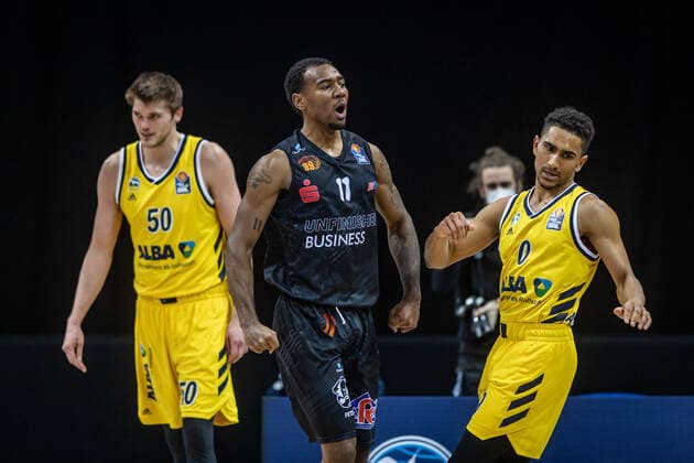 Basketball Berlin 07 02 2021 Season 2020 2021 BBL 1 Bundesliga easyCredit BBL Alba Berlin NINERS Chemnitz Isiaha Mike Chemnitz, No 11 Cheers Maodo Lo Alba Berlin, No 00 Ben Lammers Alba Berlin, No 50