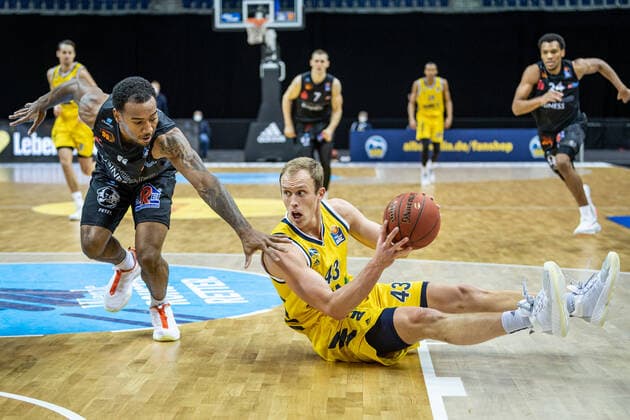 Basketball Berlin 07 02 2021 Season 2020 2021 BBL 1 Bundesliga easyCredit BBL Alba Berlin NINERS Chemnitz Luke Sikma Alba Berlin, No 43
