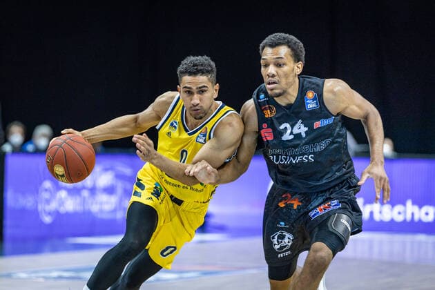 Basketball Berlin 07 02 2021 Season 2020 2021 BBL 1 Bundesliga easyCredit BBL Alba Berlin NINERS Chemnitz Maodo Lo Alba Berlin, No 00 George King Chemnitz, No 24