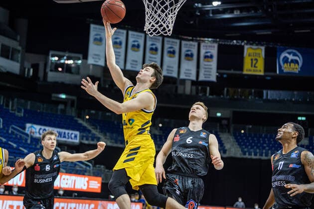 Basketball Berlin 07 02 2021 Season 2020 2021 BBL 1 Bundesliga easyCredit BBL Alba Berlin NINERS Chemnitz Jonas Mattisseck Alba Berlin, No 09 Luis Figge Chemnitz, No 06