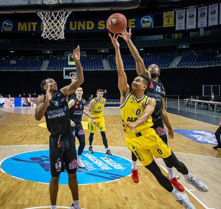 Basketball Berlin 07 02 2021 Season 2020 2021 BBL 1 Bundesliga easyCredit BBL Alba Berlin NINERS Chemnitz Maodo Lo Alba Berlin, No 00 Marcus Thornton Chemnitz, No 15