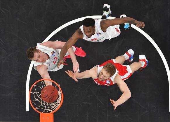 BAMBERG 07 02 2021 Basketball easycredit 1 Basketball Bundesliga 20 Matchday Brose Bamberg vs FC Bayern Munich Christian Sengfelder 43, Brose Bamberg throws against Leon Radosevic 43, FC Bayern Munich and JaJuan Johnson 25, FC Bayern Munich Photo Hans Martin Issler isslerimages Brose Bamberg vs FC Bayern Munich