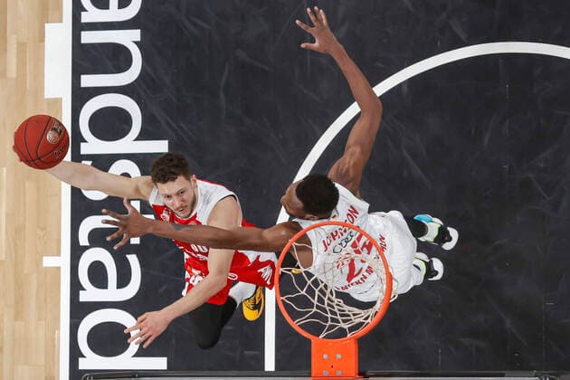 Left Joanic Grüttner Bacoul Brose Bamberg, 50 Right JaJuan Johnson Bayern Munich, 25 Brose Bamberg Bayern Munich easyCredit BBL Basketball Bundesliga Basketball Season 2020 21 20 Matchday, 07 02 2021 Bamberg, Brose Arena Copyright: DanielxLöb