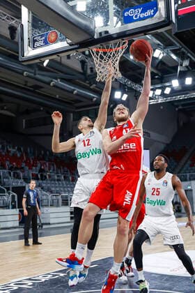 Center Christian Sengfelder Brose Bamberg, 43 left Diego Flaccadori Bayern Munich, 12 right JaJuan Johnson Bayern Munich, 25 Brose Bamberg Bayern Munich easyCredit BBL Basketball Bundesliga Basketball Season 2020 21 20 Matchday, 07 02 2021 Bamberg, Brose Arena Copyright: DanielxLöb