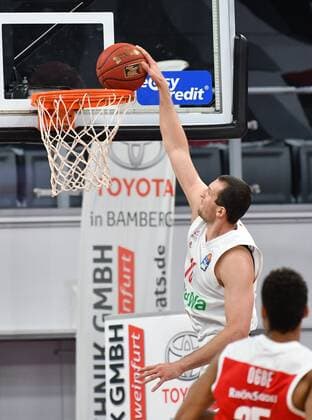 BAMBERG 07 02 2021 Basketball easycredit 1 Basketball Bundesliga 20 Matchday Brose Bamberg vs FC Bayern Munich Paul Zipser 16, FC Bayern Munich with dunk Photo Hans Martin Issler isslerimages Brose Bamberg vs FC Bayern Munich