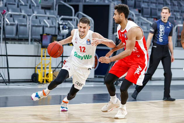 Left Diego Flaccadori Bayern Munich, 12 Right Kenneth Ogbe Brose Bamberg, 25 Brose Bamberg Bayern Munich easyCredit BBL Basketball Bundesliga Basketball Season 2020 21 20 Matchday, 07 02 2021 Bamberg, Brose Arena Copyright: DanielxLöb