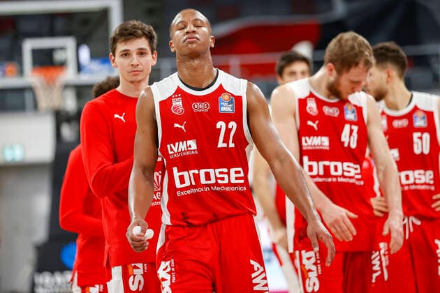 Disappointment at Bamberg front Devon Hall Brose Bamberg, 22 back flnr Moritz Plescher Brose Bamberg, 12 Christian Sengfelder Brose Bamberg, 43 Joanic Grüttner Bacoul Brose Bamberg, 50 Brose Bamberg Bayern Munich easyCredit BBL Basketball Bundesliga Basketball season 2020 21 20 matchday, 07 02 2021 Bamberg, Brose Arena Photo Daniel Löb Loeb ASV authors number 4026335 Copyright: DanielxLöb