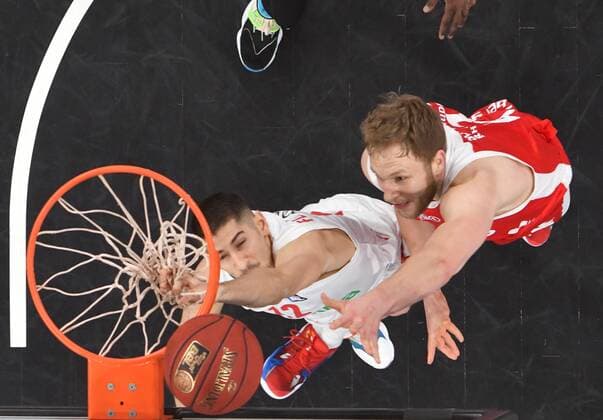 BAMBERG 07 02 2021 Basketball easycredit 1 Basketball Bundesliga 20 Matchday Brose Bamberg vs FC Bayern Munich Christian Sengfelder 43, Brose Bamberg with a basket against Diego Flaccadori 12, FC Bayern Munich Photo Hans Martin Issler isslerimages Brose Bamberg vs FC Bayern Munich