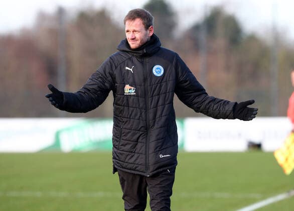 Sunday 31 01 2021, season 2020 21, 24 matchday of the Regionalliga West at BVB Fußballpark Hohenbuschei training ground main pitch, BVB 09 Borussia Dortmund II VfL Sportfreunde Lotte, Andy Steinmann coach SFL gives instructions to his team