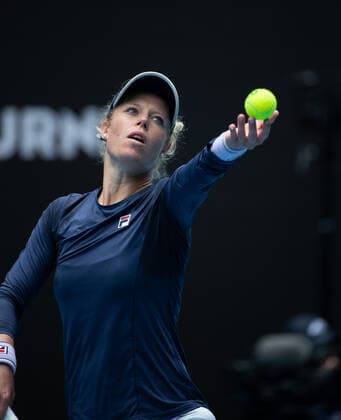 (210208) -- MELBOURNE, Feb. 8, 2021 -- Laura Siegemund of Germany serves during the women s singles first round match between Laura Siegemund of Germany and Serena Williams of the United States at Australian Open in Melbourne Park, in Melbourne, Australia, on Feb. 8, 2021. (Photo by Xinhua) (SP)AUSTRALIA-MELBOURNE-TENIS-AUSTRALIAN OPEN HuxJingchen 