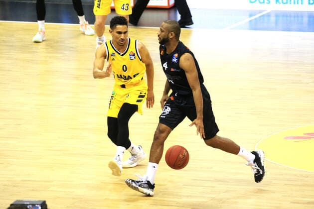 DEU, GER,1 BBL Alba Berlin vs Chemnitz, 07 02 2021, Mercedes Benz Arena, Berlin, DEU, GER,1 BBL Alba Berlin vs Chemnitz, in picture Maodo Lo ALBA Berlin 0 , Virgil Matthews Chemnitz 4 nordphotoxGmbHx xEngler nph00076