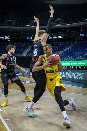 Basketball Berlin 07 02 2021 Season 2020 2021 BBL 1 Bundesliga easyCredit BBL Alba Berlin NINERS Chemnitz Louis Olinde Alba Berlin, No 19 Jan Niklas Wimberg Chemnitz, No 08