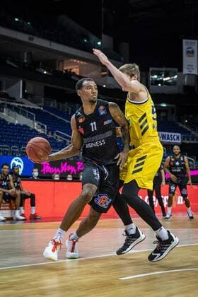 Basketball Berlin 07 02 2021 Season 2020 2021 BBL 1 Bundesliga easyCredit BBL Alba Berlin NINERS Chemnitz Isiaha Mike Chemnitz, No 11 Ben Lammers Alba Berlin, No 50