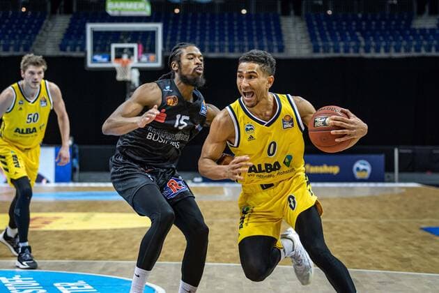 Basketball Berlin 07 02 2021 Season 2020 2021 BBL 1 Bundesliga easyCredit BBL Alba Berlin NINERS Chemnitz Maodo Lo Alba Berlin, No 00 Marcus Thornton Chemnitz, No 15