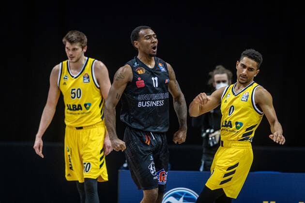Basketball Berlin 07 02 2021 Season 2020 2021 BBL 1 Bundesliga easyCredit BBL Alba Berlin NINERS Chemnitz Isiaha Mike Chemnitz, No 11 Cheers Maodo Lo Alba Berlin, No 00 Ben Lammers Alba Berlin, No 50