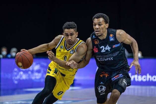 Basketball Berlin 07 02 2021 Season 2020 2021 BBL 1 Bundesliga easyCredit BBL Alba Berlin NINERS Chemnitz Maodo Lo Alba Berlin, No 00 George King Chemnitz, No 24