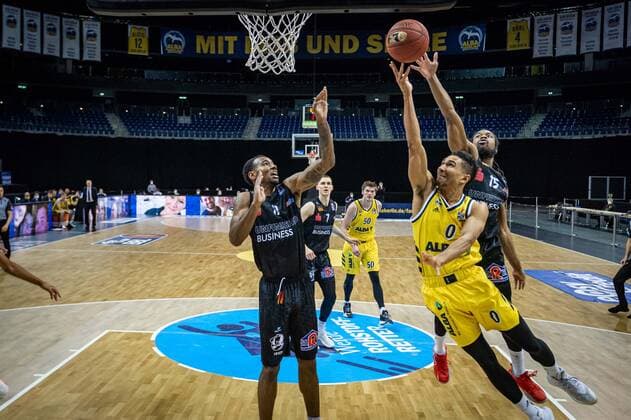 Basketball Berlin 07 02 2021 Season 2020 2021 BBL 1 Bundesliga easyCredit BBL Alba Berlin NINERS Chemnitz Maodo Lo Alba Berlin, No 00 Marcus Thornton Chemnitz, No 15 Isiaha Mike Chemnitz, No 11