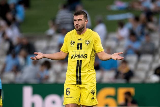 SYDNEY, AUSTRALIA - FEBRUARY 08: Tim Payne of Wellington Phoenix holds up his hands during the Hyundai A-League soccer match between Sydney FC and Wellington Phoenix on February 08, 2021 at Netstrata Jubilee Stadium in Sydney, Australia. (Photo by Speed Media Icon Sportswire) SOCCER: FEB 08 A-League - Sydney FC v Wellington Phoenix Icon2102080415