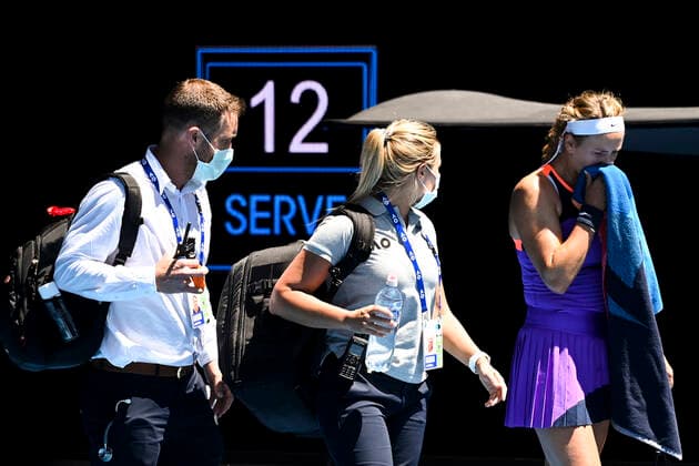 TENNIS AUSTRALIAN OPEN, Victoria Azarenka of Belarus receives medical attention during her first Round Women s singles match against Jessica Pegula of the United States of America on Day 2 of the Australian Open at Melbourne Park in Melbourne, Tuesday, February 9, 2021. ( NO ARCHIVING, EDITORIAL USE ONLY, NO USE IN BOOKS WITHOUT CONSENT MELBOURNE VIC AUSTRALIA  Copyright: xDAVExHUNTx 20210209001519324810