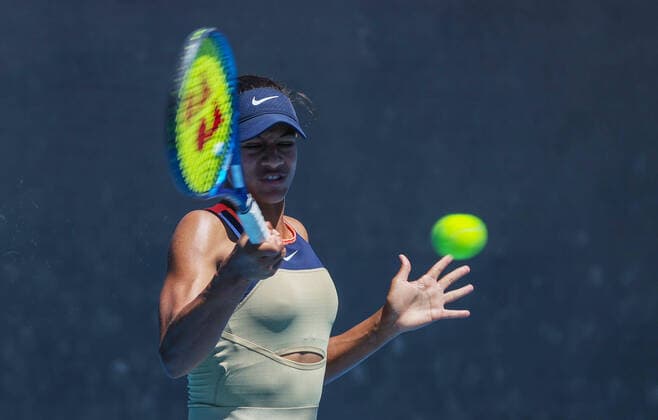 (210209) -- MELBOURNE, Feb. 9, 2021 -- Whitney Osuigwe of the United States returns a shot during the women s singles match against Zhu Lin of China at the Australian Open in Melbourne Park, Melbourne, Australia on Feb. 9, 2021. ) (SP)AUSTRALIA-MELBOURNE-TENNIS-AUSTRALIAN OPEN-DAY 2 BaixXuefei 