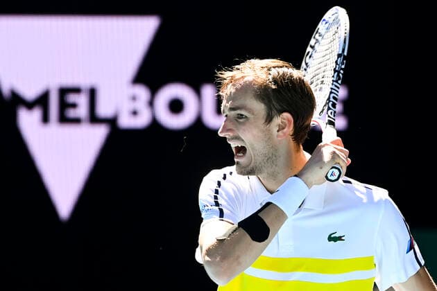 TENNIS AUSTRALIAN OPEN, Daniil Medvedev of Russia in action during his first Round Men s singles match against Vasek Pospisil of Canada on Day 2 of the Australian Open at Melbourne Park in Melbourne, Tuesday, February 9, 2021. ( NO ARCHIVING, EDITORIAL USE ONLY, NO USE IN BOOKS WITHOUT CONSENT MELBOURNE VIC AUSTRALIA  Copyright: xDAVExHUNTx 20210209001519342730