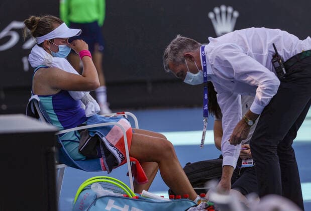 (210209) -- MELBOURNE, Feb. 9, 2021 -- Barbora Krejcikova (L) of Czech Republic gets medical treatment during the women s singles first round match between Barbora Krejcikova of Czech Republic and Zheng Saisai of China at the Australian Open in Melbourne Park, Melbourne, Australia on Feb. 9, 2021. Bai Xuefei) (SP)AUSTRALIA-MELBOURNE-TENNIS-AUSTRALIAN OPEN-DAY 2 BaixXuefeihujingchen 
