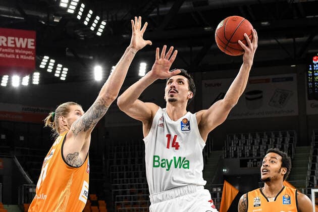 GER, BBL, ratiopharm ulm vs FC Bayern München Muenchen 09 02 2021, ratiopharm arena, Neu Ulm, GER, BBL, ratiopharm ulm vs FC Bayern München Muenchen, pictured Dylan Osetkowski Ulm, 21 , Nihad Djedovic Bayern, 14 nordphoto.GmbHx xHafner nph00200