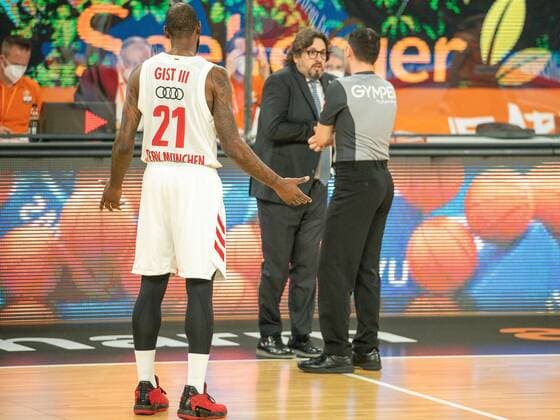 Review and decision on Unsportsmanlike Foul, Andrea Trinchieri, Headcoach FC Bayern , ratiopharm Ulm vs FC Bayern Basketball, Basketball, Bundesliga, easycredit, 17 Spieltag, Saison 2020 2021, 09 02 2021, ratiopharm Ulm vs FC Bayern Basketball, Basketball, Bundesliga, easycredit, 17 Spieltag, Saison 2020 2021, 09 02 2021 New Ulm. Copyright: xEIBNER SaschaxWaltherx EP_EER