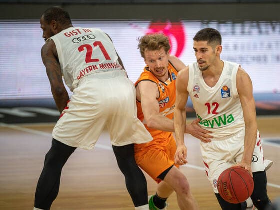 Per Guenther Ratiopharm Ulm 06 , Diego Flaccadori FC Bayern, 12 , ratiopharm Ulm vs FC Bayern Basketball, Basketball, Bundesliga, easycredit, 17 Matchday, Season 2020 2021, 09 02 2021, ratiopharm Ulm vs FC Bayern Basketball, Basketball, Bundesliga, easycredit, 17 Matchday, Season 2020 2021, 09 02 2021 New Ulm. Copyright: xEIBNER SaschaxWaltherx EP_EER