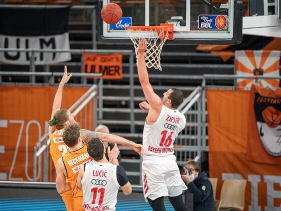 Paul Zipser FC Bayern, 16 , Vladimir Lucic FC Bayern, 11 , Patrick Heckmann Ratiopharm Ulm 33 , ratiopharm Ulm vs FC Bayern Basketball, Basketball, Bundesliga, easycredit, 17 Matchday, Season 2020 2021, 09 02 2021, ratiopharm Ulm vs FC Bayern Basketball, Basketball, Bundesliga, easycredit, 17 Matchday, Season 2020 2021, 09 02 2021 New Ulm. Copyright: xEIBNER SaschaxWaltherx EP_EER