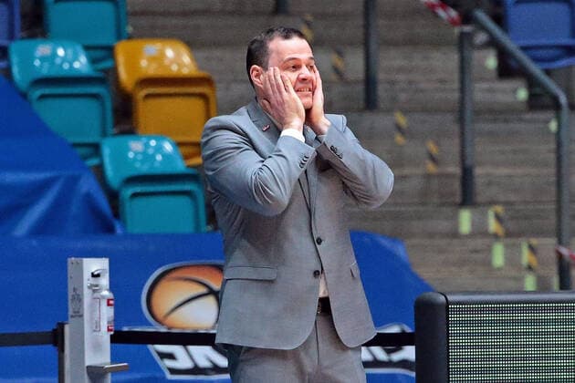 09 02 2021, xovx, basketball, BBL, Fraport Skyliners Frankfurt Brose Bamberg Head Coach Johan Roijakkers Brose Bamberg disappointed, disappointed looking, dissapointed, punter emspor Frankfurt