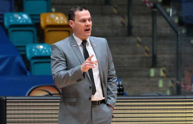 09 02 2021, xovx, basketball, BBL, Fraport Skyliners Frankfurt Brose Bamberg head coach Johan Roijakkers Brose Bamberg emspor Frankfurt