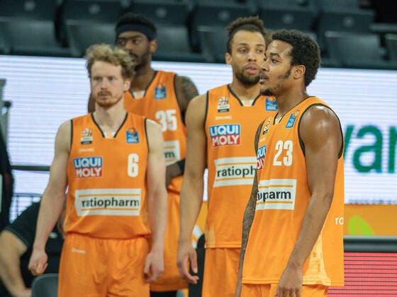 Ulm players unhappy after the game, Disappointed, Per Guenther Ratiopharm Ulm 06 , Troy Caupain Ratiopharm Ulm 23 , Aric Holman Ratiopharm Ulm 35 , ratiopharm Ulm vs FC Bayern Basketball, Basketball, Bundesliga, easycredit, 17 Matchday, Season 2020 2021, 09 02 2021, ratiopharm Ulm vs FC Bayern Basketball, Basketball, Bundesliga, easycredit, 17 Matchday, Season 2020 2021, 09 02 2021 New Ulm Copyright: xEIBNER SaschaxWaltherx EP_EER