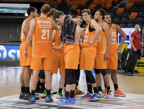 09 02 2021, xemx, basketball BBL, rathiopharm ulm bavaria muenchen emspor, v l team, players, disappointed, disappointed looking, dissapointed ulm