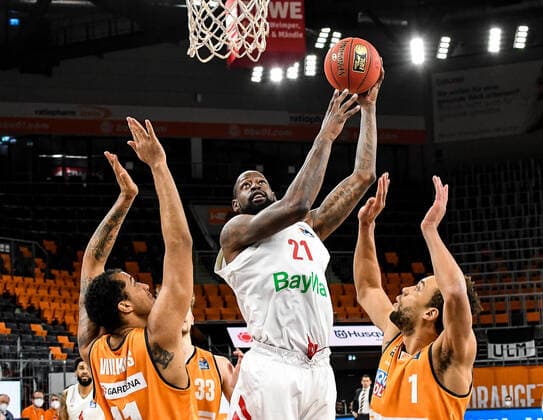 GER, BBL, ratiopharm ulm vs FC Bayern Munich Muenchen 09 02 2021, ratiopharm arena, Neu Ulm, GER, BBL, ratiopharm ulm vs FC Bayern Munich Muenchen, in picture James Gist Bayern, 21 is fighting against Isaiah Wilkins Ulm, 11 and Demitrius Conger Ulm, 1 nordphoto.GmbHx xHafner nph00200