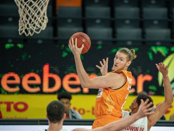 Dylan Osetkowski Ratiopharm Ulm 21 , Wade Baldwin FC Bayern, 02 , ratiopharm Ulm vs FC Bayern Basketball, Basketball, Bundesliga, easycredit, 17 Spieltag, Saison 2020 2021, 09 02 2021, ratiopharm Ulm vs FC Bayern Basketball, Basketball, Bundesliga, easycredit, 17 Spieltag, Saison 2020 2021, 09 02 2021 New Ulm. Copyright: xEIBNER SaschaxWaltherx EP_EER