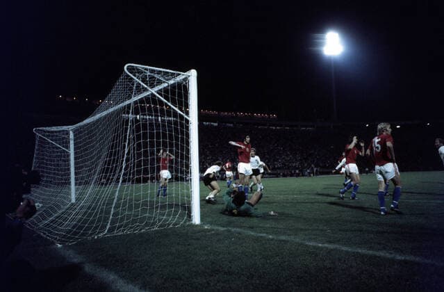 20 06 76 CSSR Germany Yugoslavia, Belgrade, 20 06 1976, Football, UEFA European Championship 1976 in Yugoslavia, Final, CSSR DFB Germany 5 3 i E Bernd Hölzenbein Germany Goal 2 2 Hölzenbein