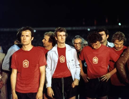 20 06 76 CSSR Germany Yugoslavia, Belgrade, 20 06 1976, Football, UEFA European Championship 1976 in Yugoslavia, Final, CSSR DFB Germany 5 3 i E v l Franz Beckenbauer, Bernd Hölzenbein, Rainer Bonhof, Dieter Müller, Bernard Dietz all Germany