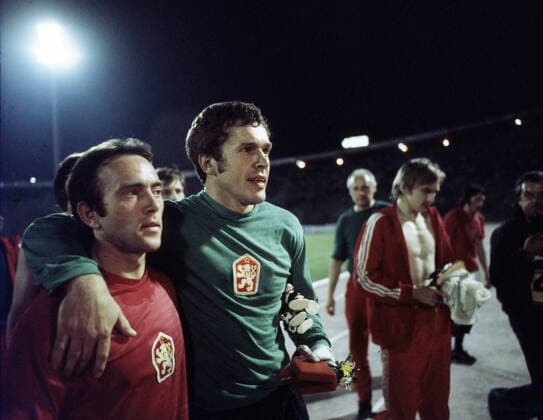 20 06 76 CSSR Germany Yugoslavia, Belgrade, 20 06 1976, Football, UEFA European Championship 1976 in Yugoslavia, Final, CSSR DFB Germany 5 3 i E v l Marian Masny, Ivo Viktor both CSSR